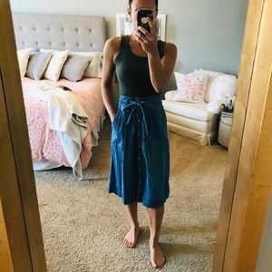 GAP denim buttons down skirt